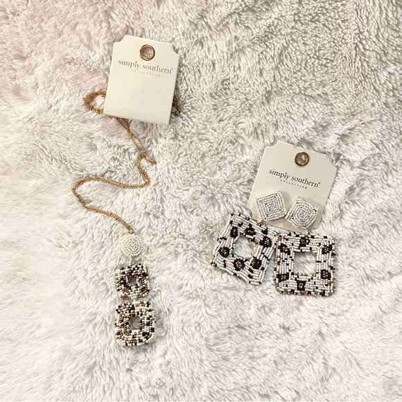 Simply Southern Jewelry - ✨🆕🟫⚜️SIMPLY SOUTHERN SQUARE BEADED NECKLACE AND EARRINGS SET⚜️🟫